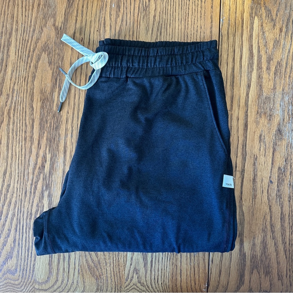Vuori dream knit women’s black joggers lightweight sweatpants size M